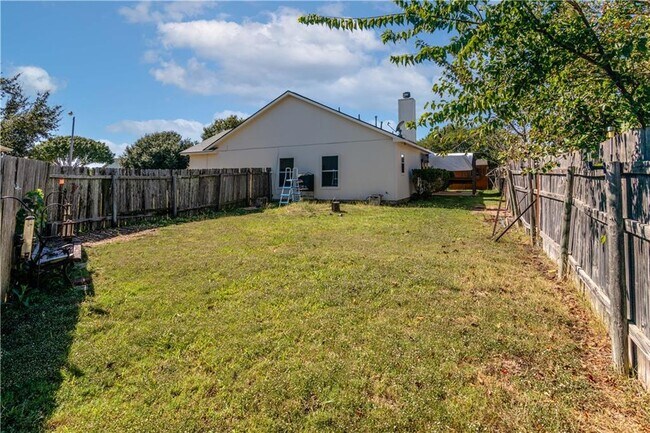 Building Photo - 105 Bluejay Cove