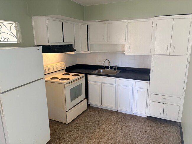 Building Photo - 5403 Tangerine Dr