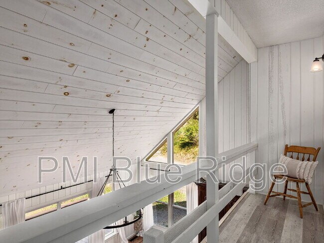 Building Photo - 1469 Old Fort Rd