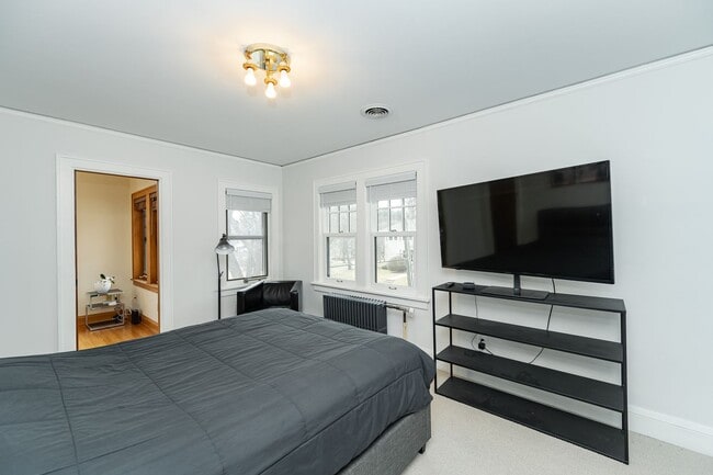 Building Photo - 3 Bed, 1.5 Bath Home for Rent – Historic S...
