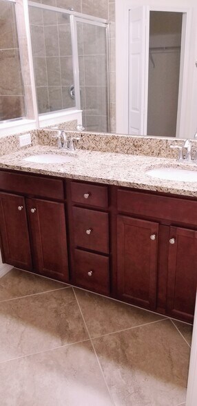 Master Bath Double Vanity - 12604 Garibaldi Ln
