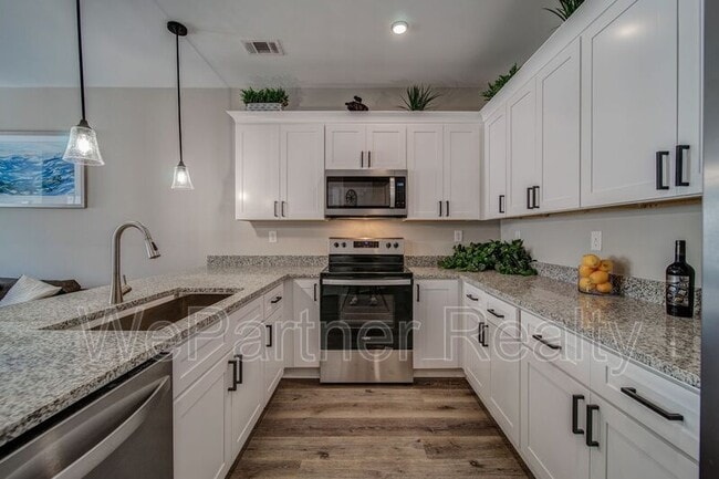 Building Photo - 3 Sandstone Dr