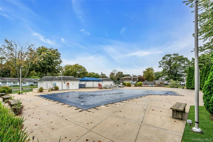 Building Photo - 283 Storm Dr