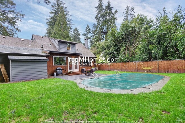 Building Photo - Charming Updated First Addition Cottage!