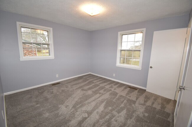 Building Photo - 3 Bedroom Pet Friendly Home For Rent!
