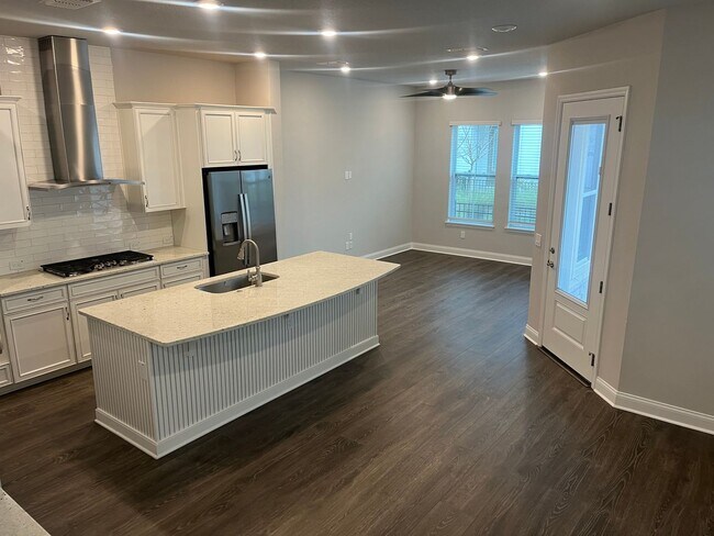 Building Photo - Welcome to this beautiful home located in the desirable Lake Mary