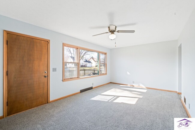 Building Photo - RENTAL PENDING