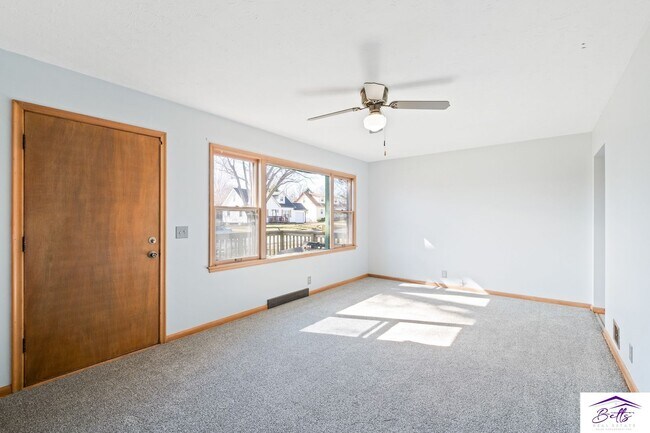 Building Photo - WELCOME HOME!