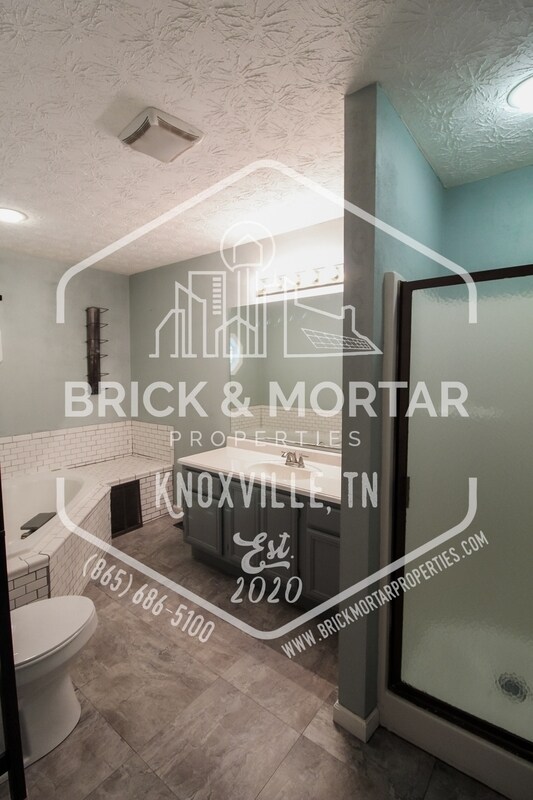 Building Photo - 808 Pioneer Dr