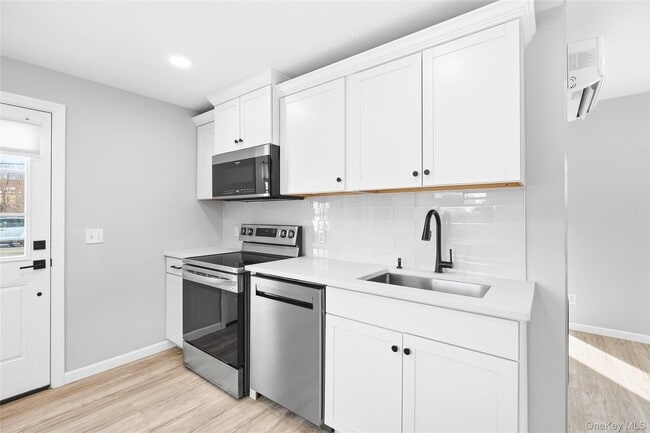 Building Photo - 78 Maple Ave