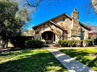 Building Photo - Charming 1940s Bungalow