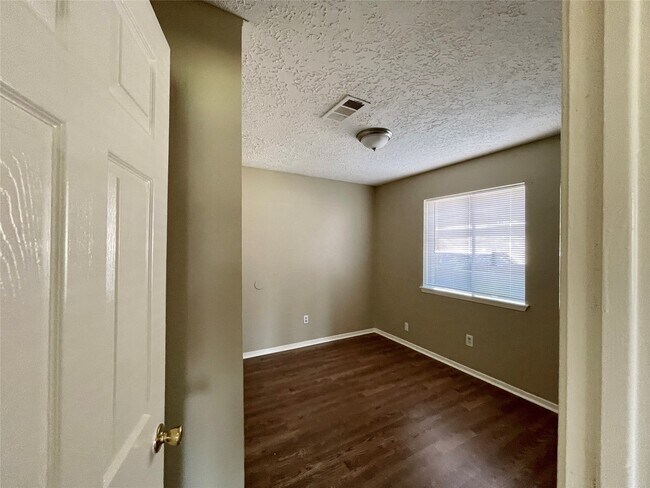 Building Photo - 2314 Spring Dusk Dr