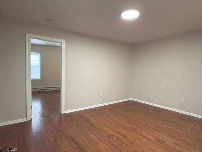 Building Photo - 39 Glenridge Ave