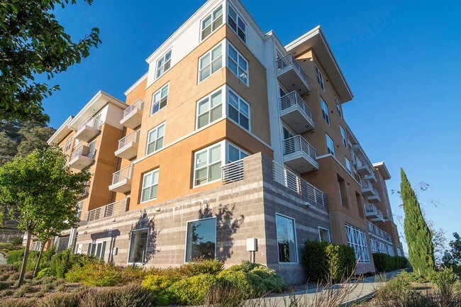 Building Photo - 301 Crescent Ct