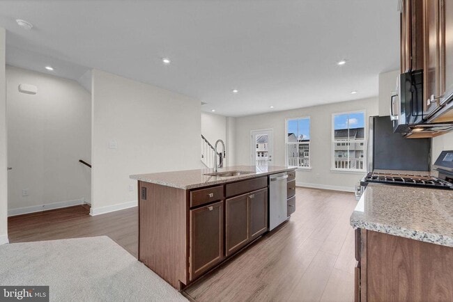 Building Photo - 66 SPYGLASS HILL Dr