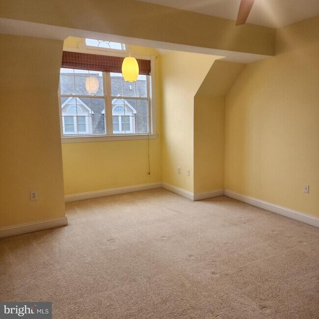 Building Photo - 204 Seneca Way