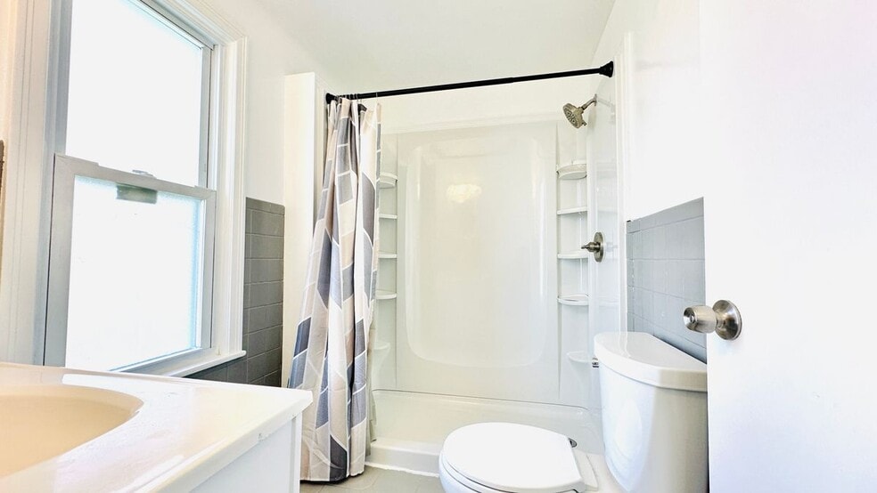 Building Photo - 465 75th St