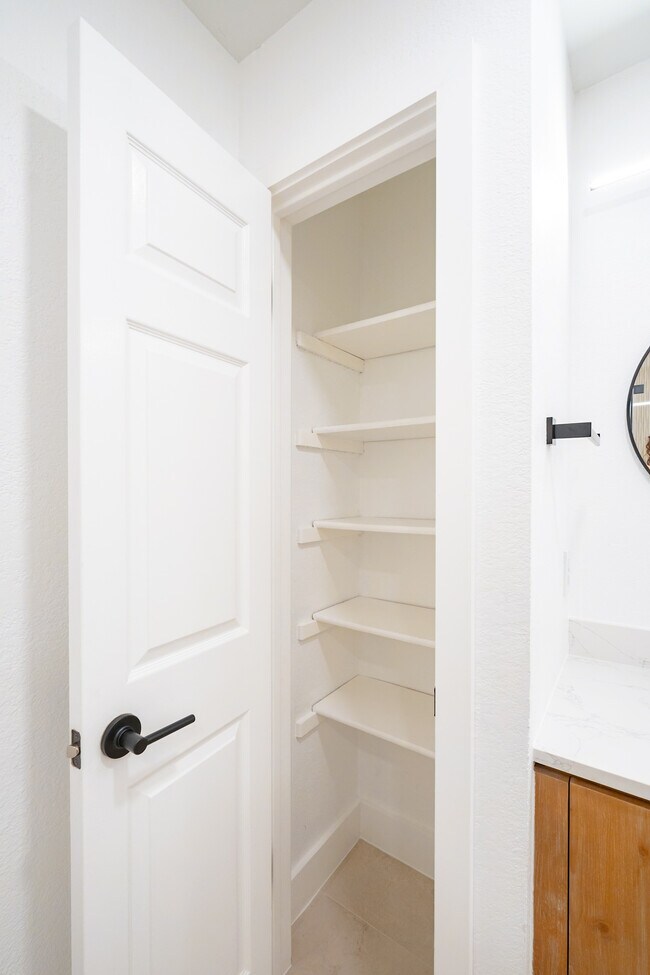 Building Photo - 1011 Bodgers Dr