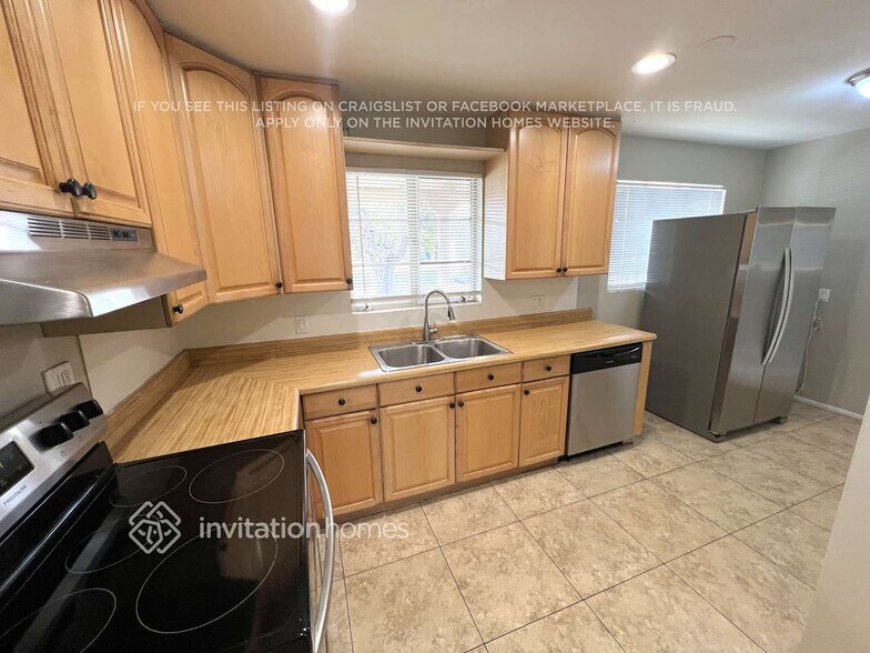 Building Photo - 455 S Spencer