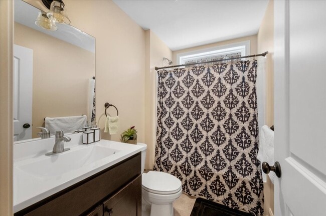 Building Photo - Ashburnham Rental