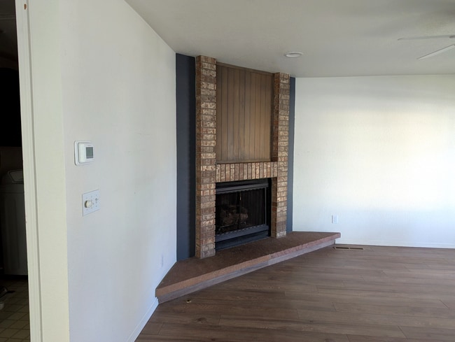 Building Photo - 2049 Kent Ct