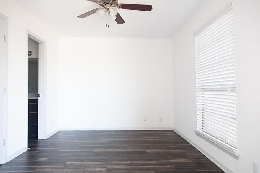 Building Photo - 8033 Gessner Dr