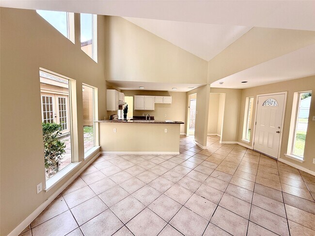 Building Photo - 11530 Bellerive Dr