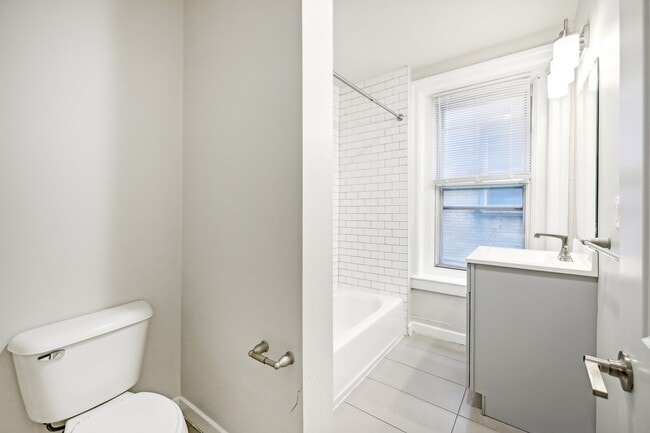 Building Photo - 4300 Chestnut St