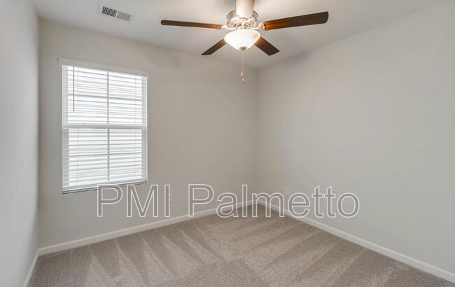 Building Photo - 700 Pink Rose Ln