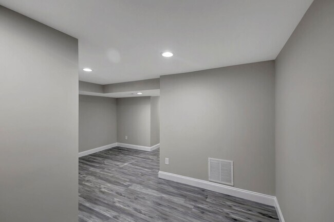 Building Photo - Beautiful Cape Cod 5 Bedroom
