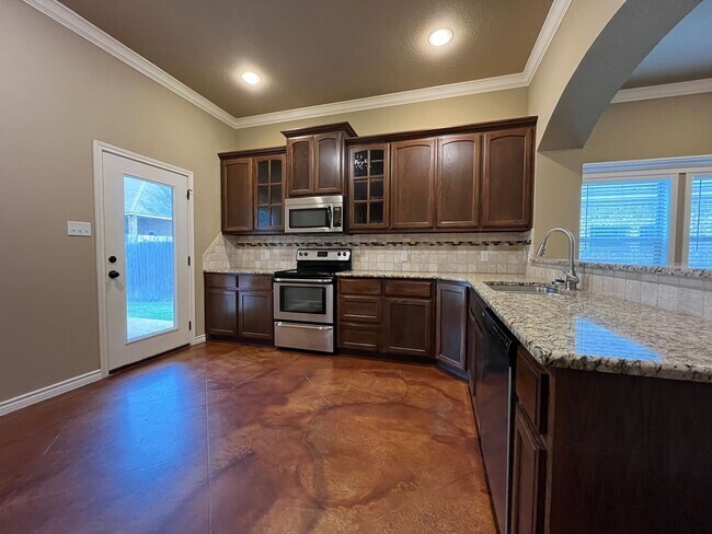 Building Photo - 4 Bedroom Single Family Home:  Available Now!