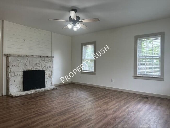 Building Photo - 112 N Lovell Ave