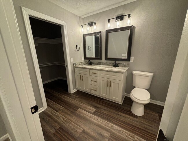 Building Photo - Beautiful, Renovated 3 Bedroom Rancher in ...