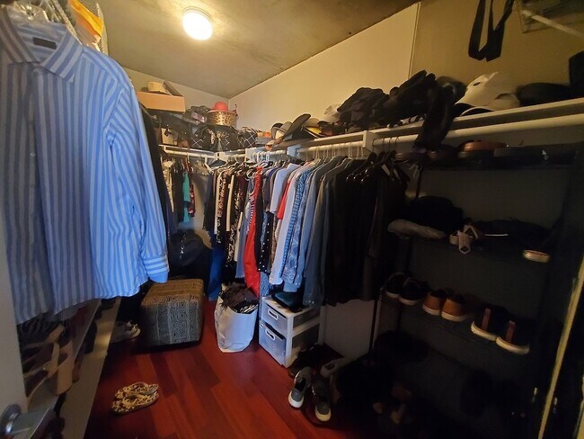 Building Photo - Downtown Loft living in Little Italy