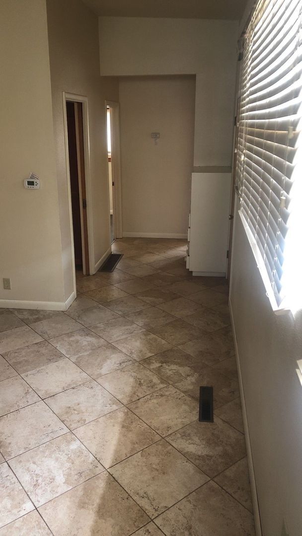 Building Photo - 1313-1315-1315 NE Harvey Rd