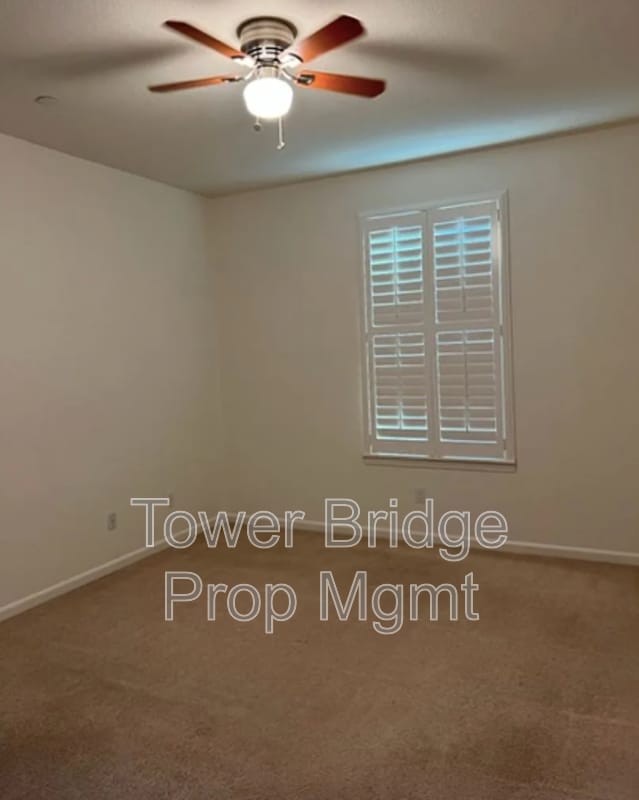 Building Photo - 3057 Village Park Dr