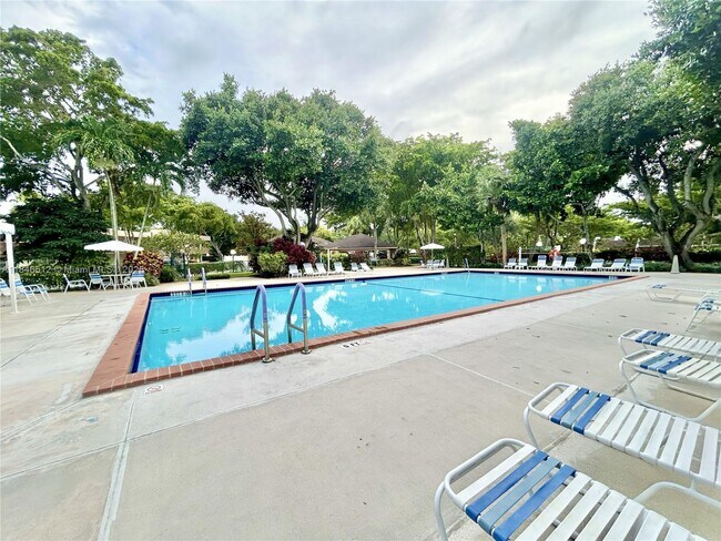 Building Photo - 3800 Oaks Clubhouse Dr