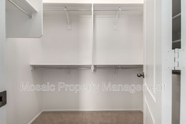 Building Photo - 389 E Angeline Ave