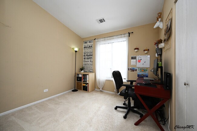 Building Photo - 1735 Chesapeake Ln