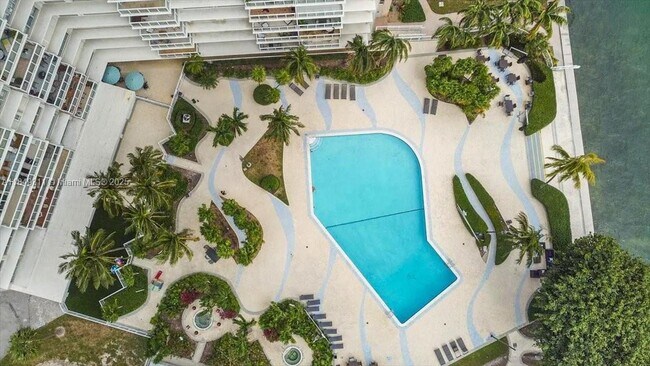 Building Photo - 2451 Brickell Ave