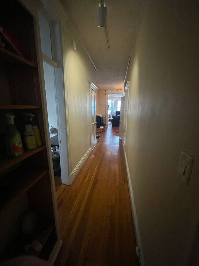 Building Photo - 9/1 No Fee! Massive 4BR/1.5BA near Audubon Circle, BU, Kenmore, Longwood!