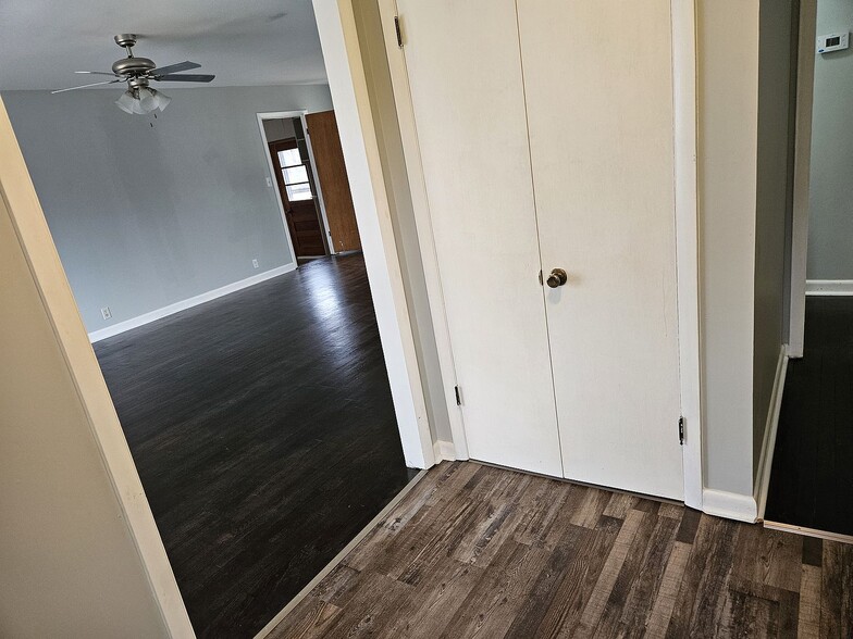 Building Photo - 5140 Kindred Ave