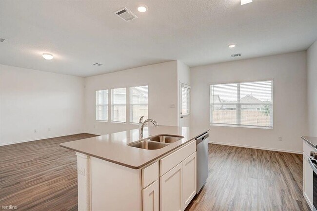 Building Photo - 209 Majestic Cedar Dr