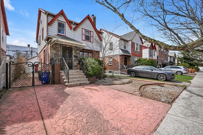 Building Photo - 63-42 Alderton St