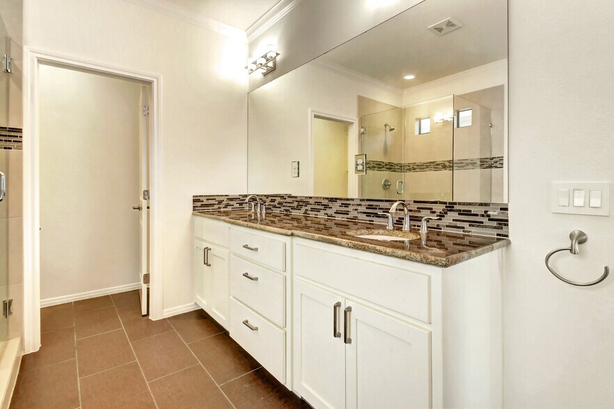 Building Photo - 4000 Ranch Road 620 N Unit 4