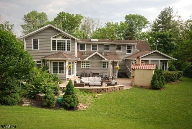Building Photo - 35 Evergreen Ln