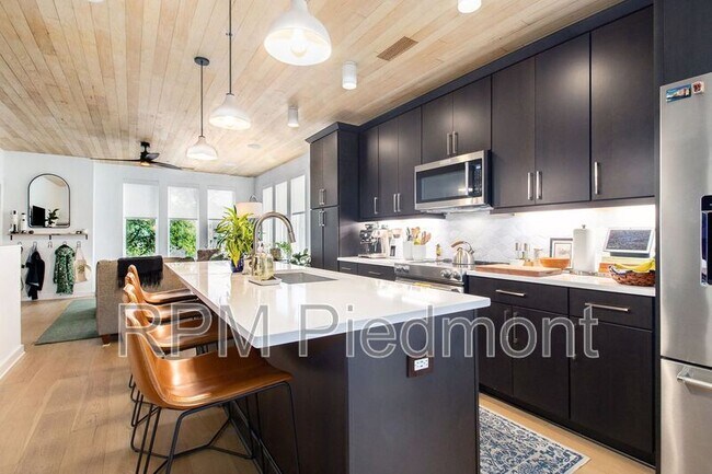 Building Photo - 395 Pratt Dr SE