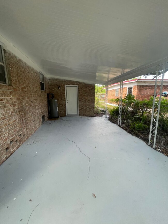 Building Photo - 5/2 Single Family home in East Grand Park ...