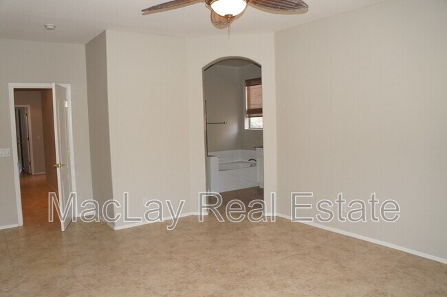 Building Photo - 203 W Cedar Dr