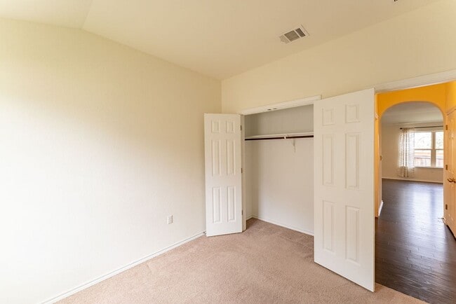 Building Photo - Beautiful Brick 3bed/2ba Home With High End Finishes & Must See Kitchen in NE Austin!